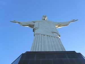 De braços abertos sobre a Guanabara