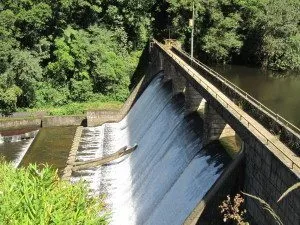 A represa é super imponente