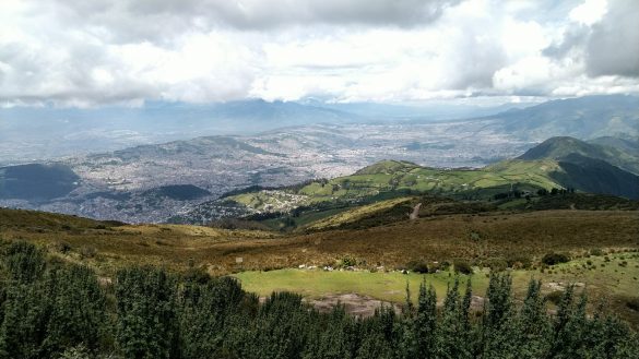 Teleférico de Quito, Equador – vista do alto Teleférico de Quito, Equador - vista do alto