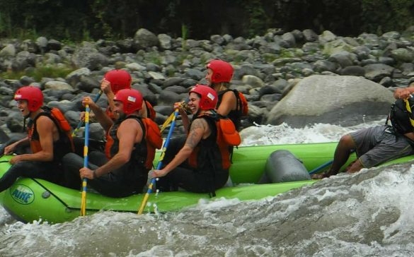 Rafting em Baños, Equador Rafting em Baños, Equador