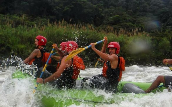 Rafting em Baños, Equador Rafting em Baños, Equador