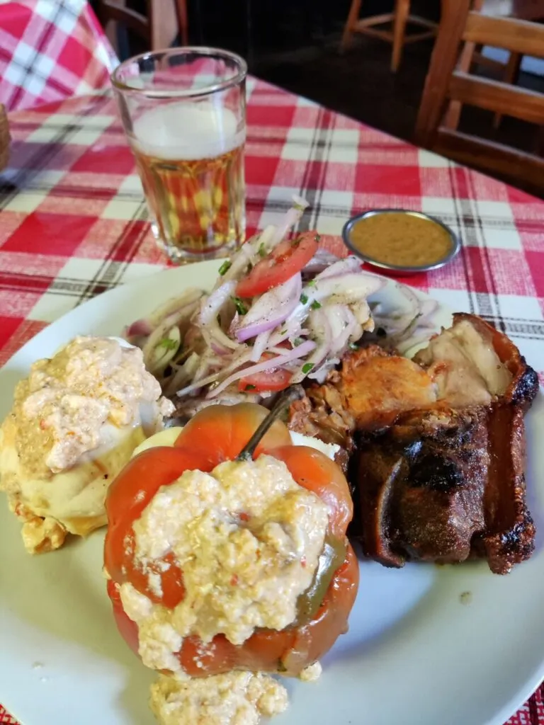 comida típica arequipeña, um dos 7 motivos pra ir pra Arequipa